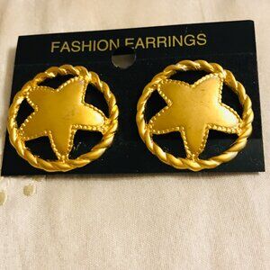 GOLD TONE STAR IN A CIRCLE EARRINGS CLIP BACK